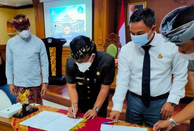 PENANDATANGANAN NOTA KESEPAKATAN ANTARA KEJAKSAAN NEGERI BADUNG DENGAN PEMERINTAH KABUPATEN BADUNG TENTANG PENANGANAN MASALAH HUKUM BIDANG PERDATA DAN TATA USAHA NEGARA TAHUN 2021.