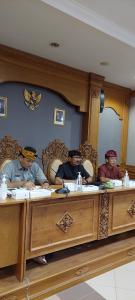 PEMBAHASAN RANCANGAN PERATURAN BUPATI BADUNG DALAM RANGKA MEMBERIKAN LANDASAN KEPASTIAN HUKUM DALAM UPAYA MELAKUKAN PELESTARIAN TERHADAP PURA